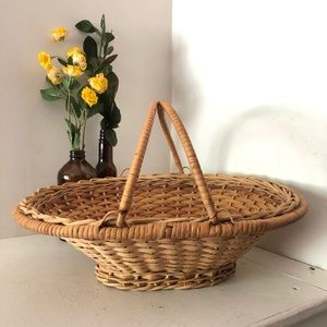 Vintage wicker basket with handle